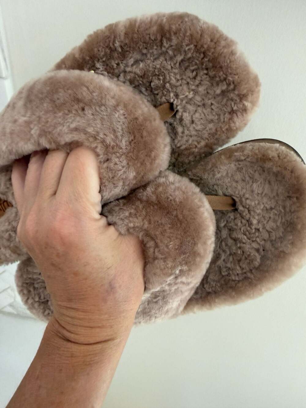 OluKai Kipe'a Heu Women's Shearling Flip Flop Slippers Size US 9 - Picture 7 of 7